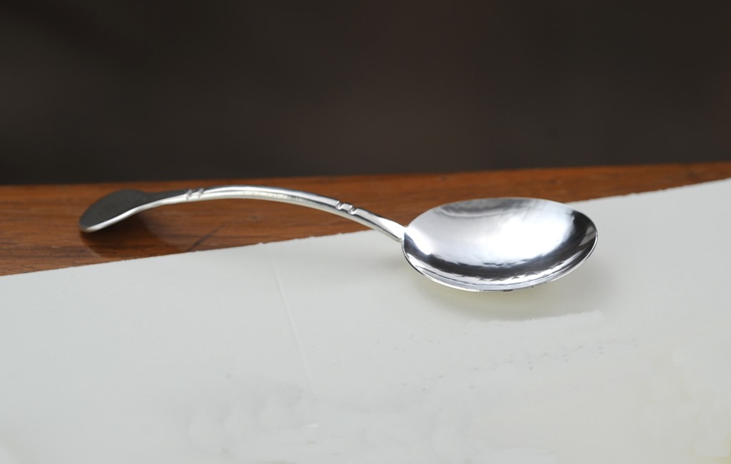 cucchiaino zucchero in argento liscio fatto a mano