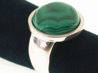 anello in argento e malachite