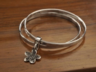 bracciale in argento con fiore